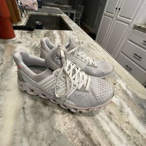 On cloud tennis shoes